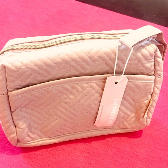 Bagsmart Soft pink Travek organizer, pouch wristlet.NWOT - Picture 1 of 14